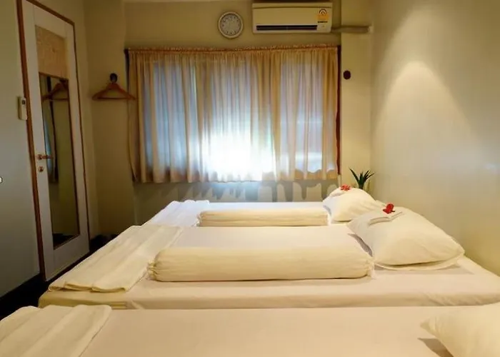 Saphan Krungthep Hostel *
